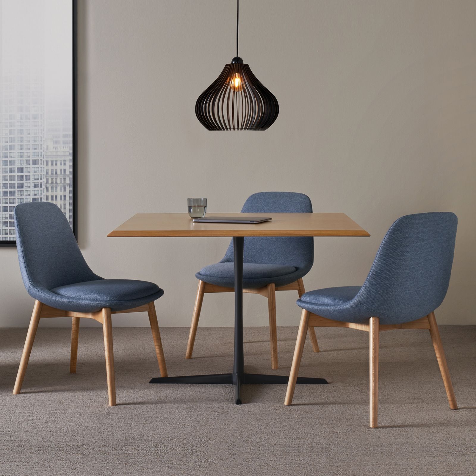 VUE DINING TABLE