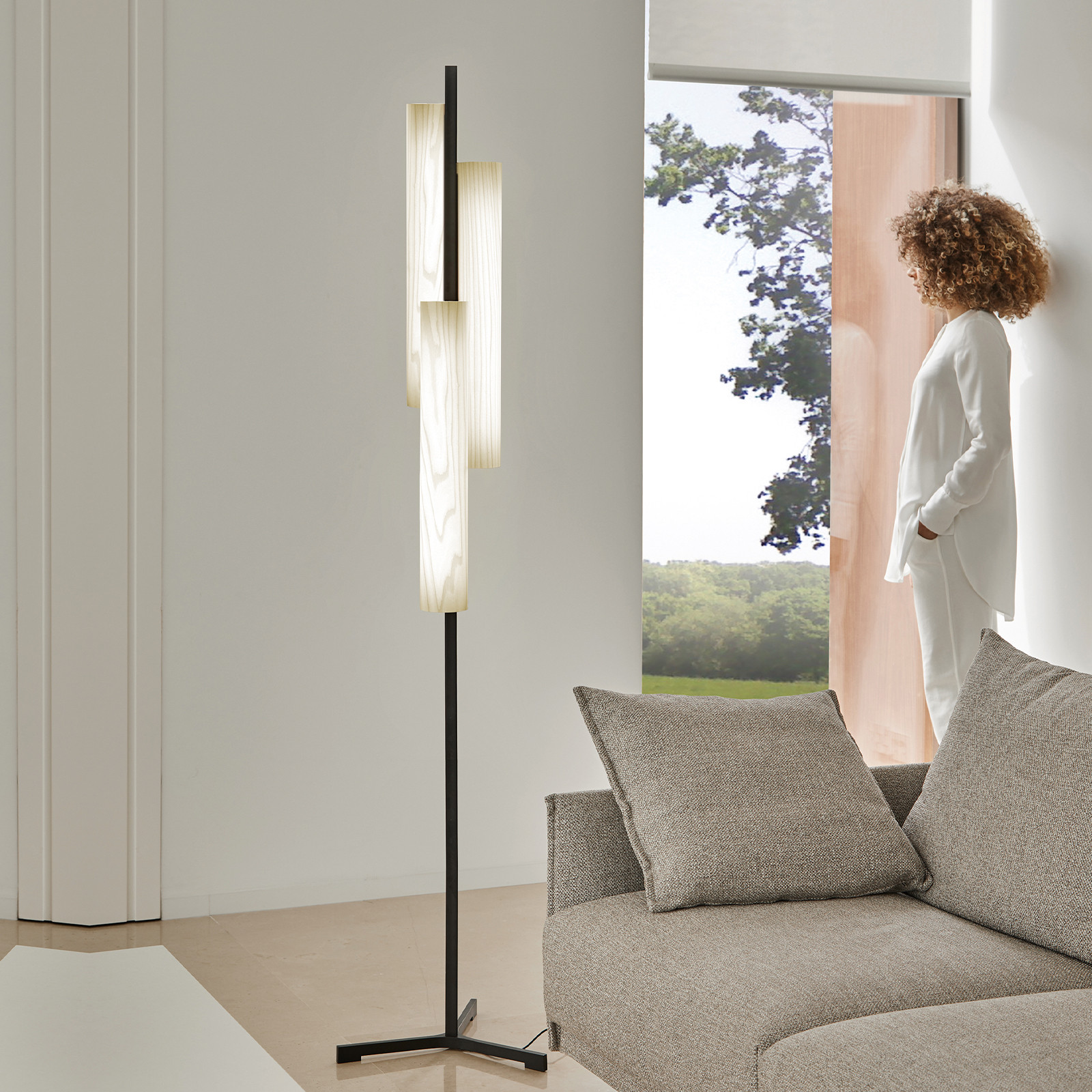 BLACK NOTE FLOOR LAMP