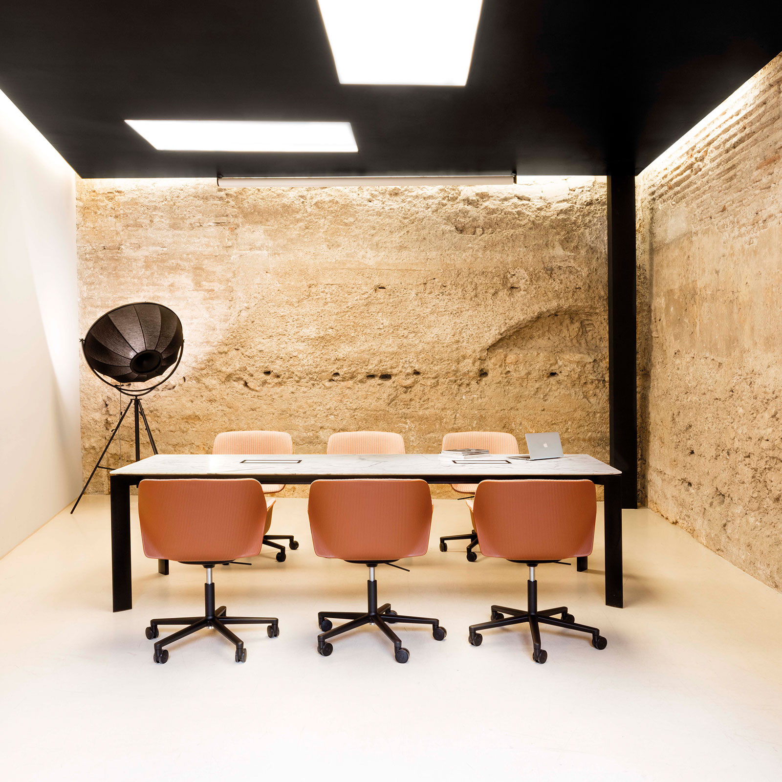 EXTRA CONFERENCE TABLE