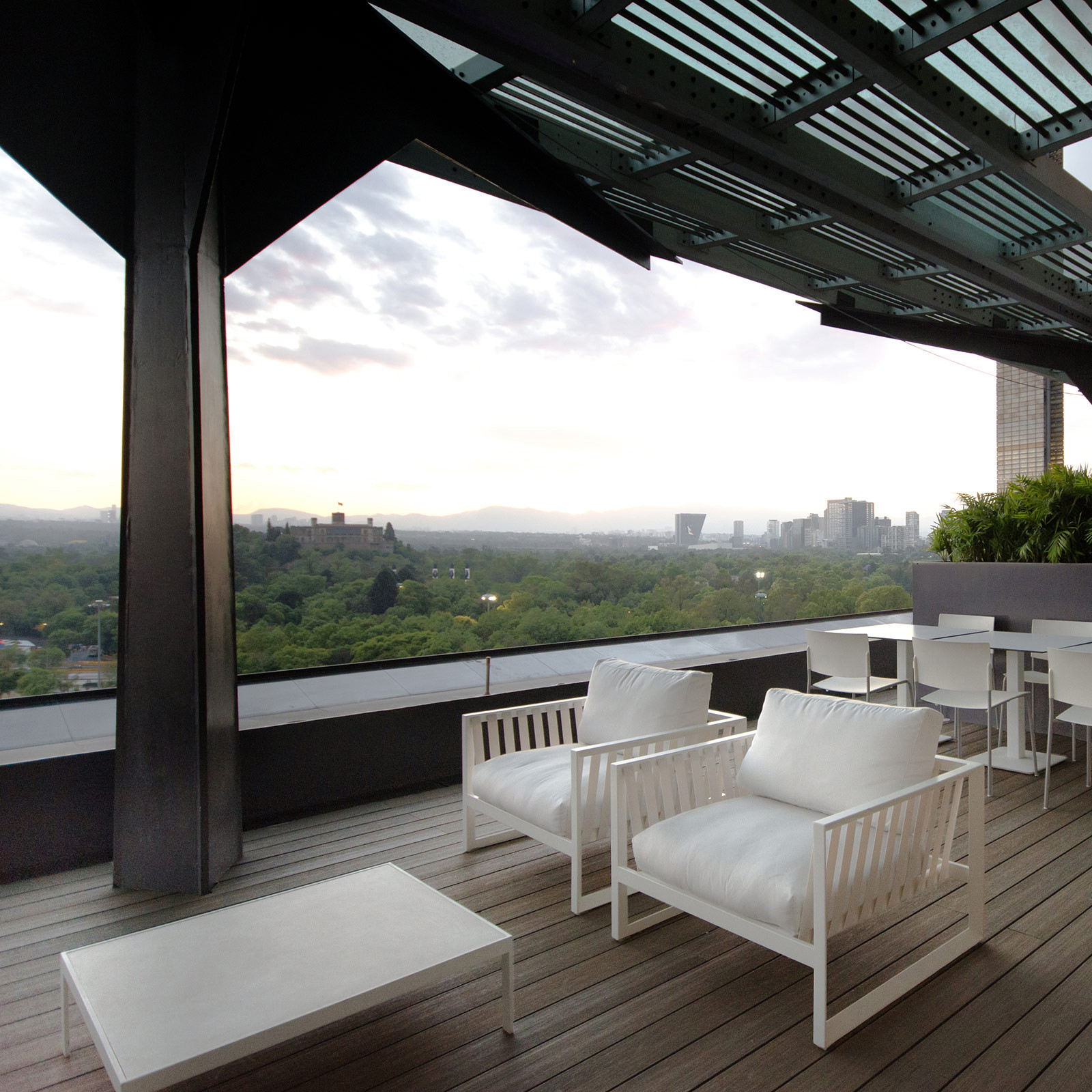 SAND OUTDOOR LOUNGE CHAIR