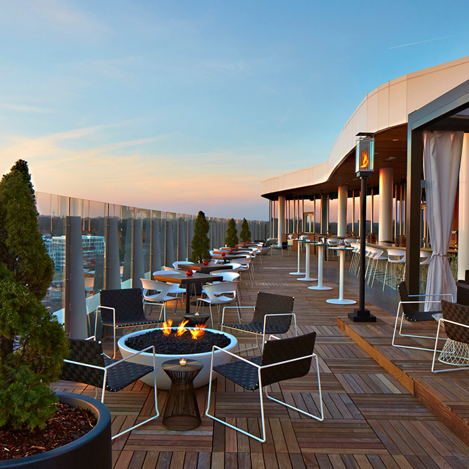 TRENZA OUTDOOR LOUNGE CHAIR