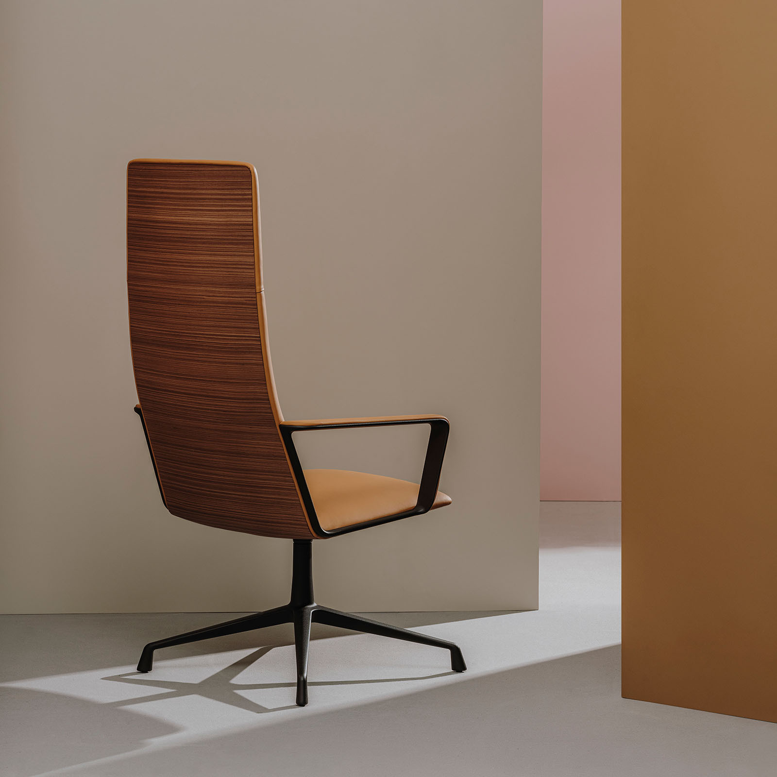 CAPRI EXECUTIVE CHAIR