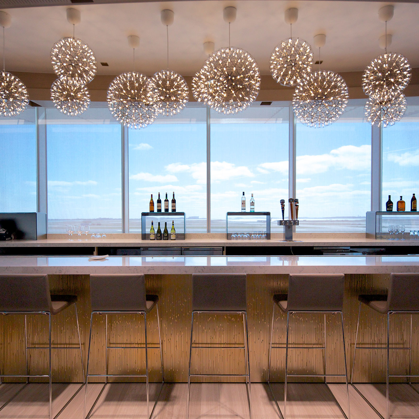 LINEAL COMFORT STOOL