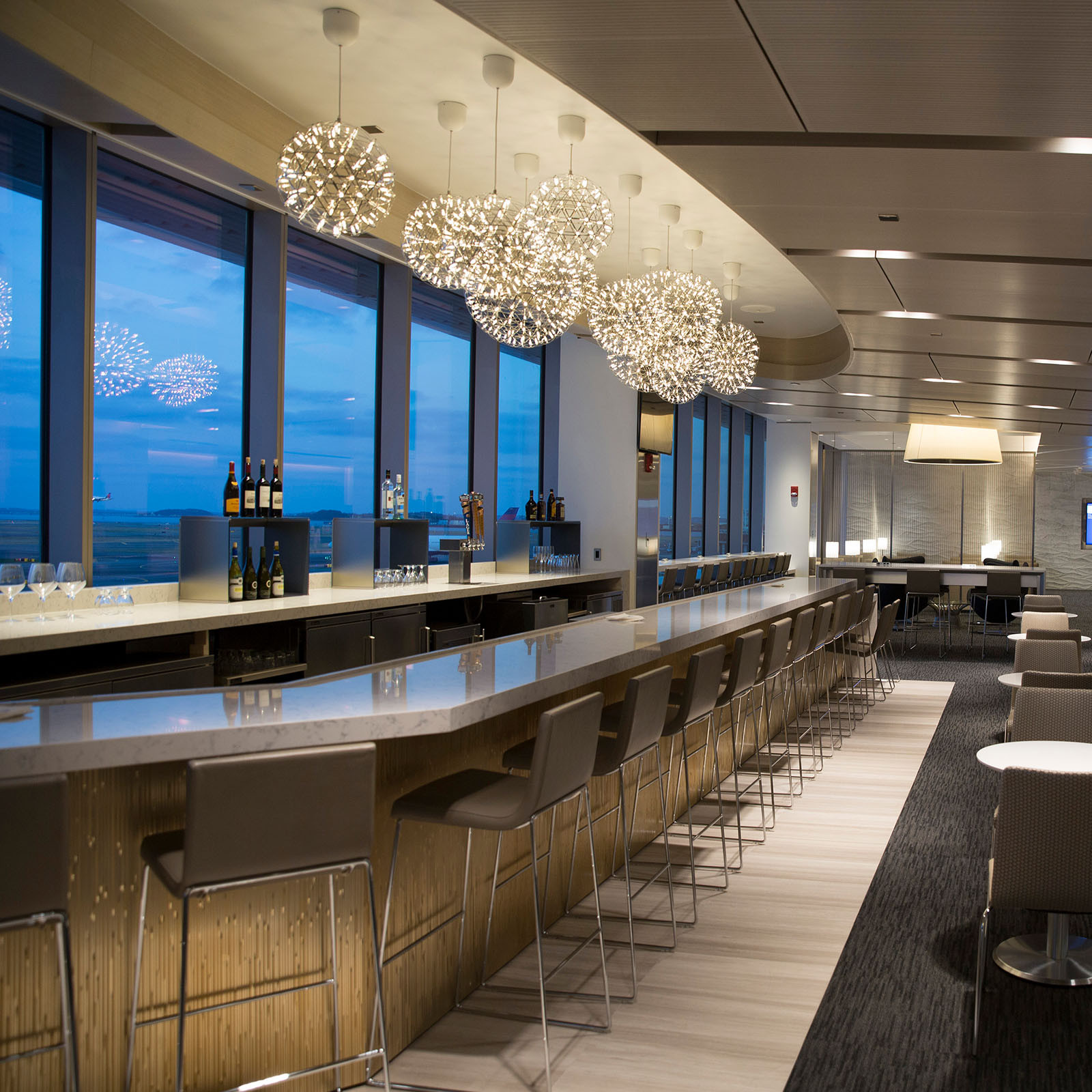 LINEAL COMFORT STOOL