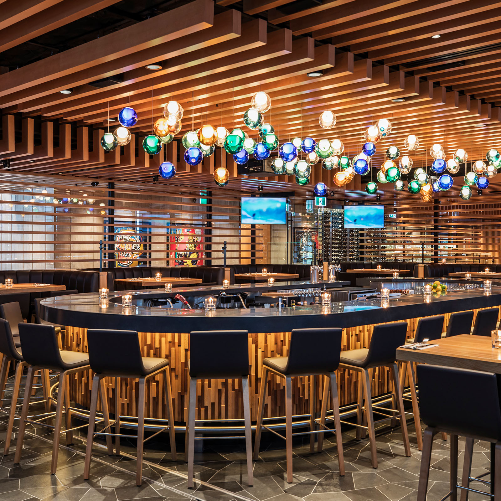 LINEAL COMFORT STOOL