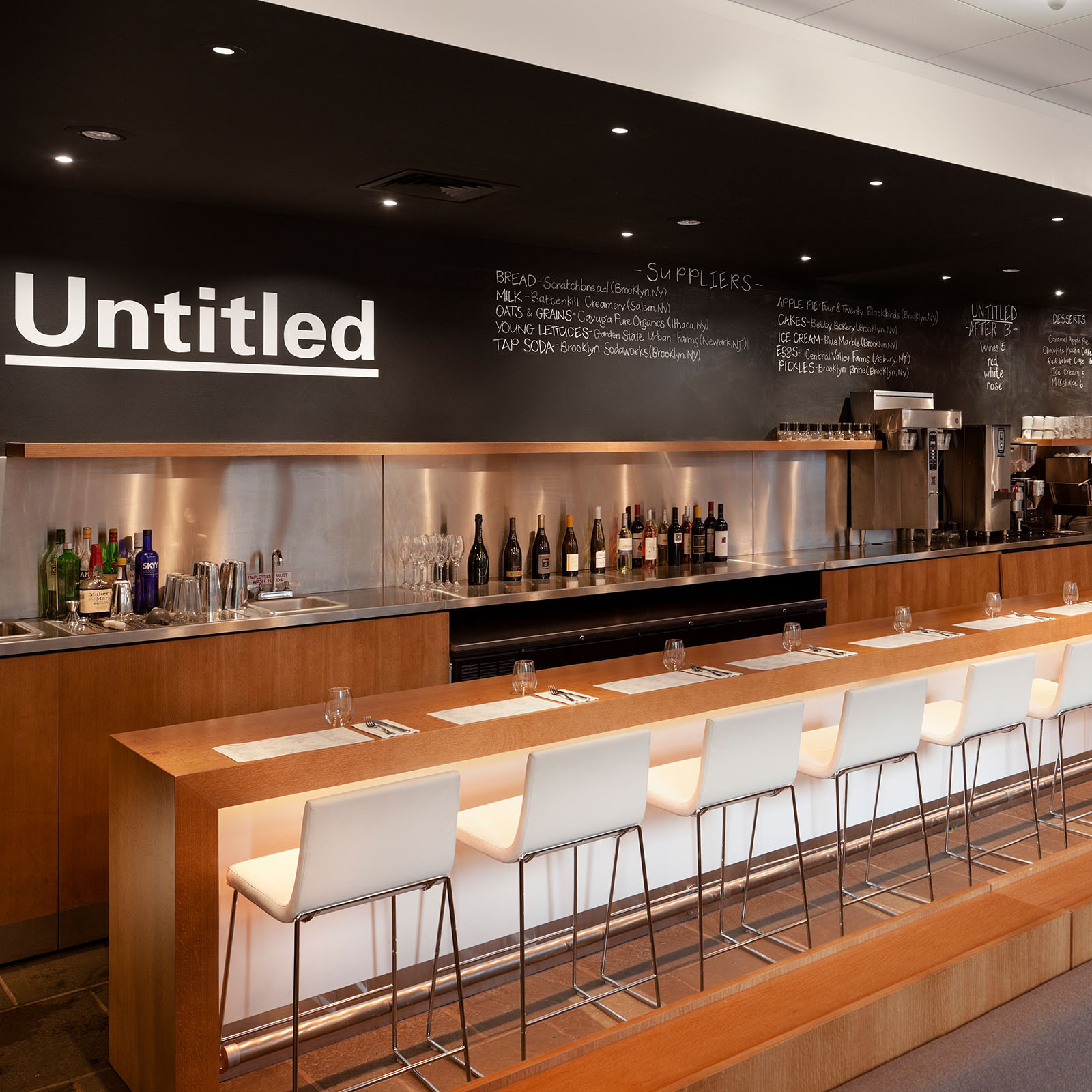 LINEAL COMFORT STOOL