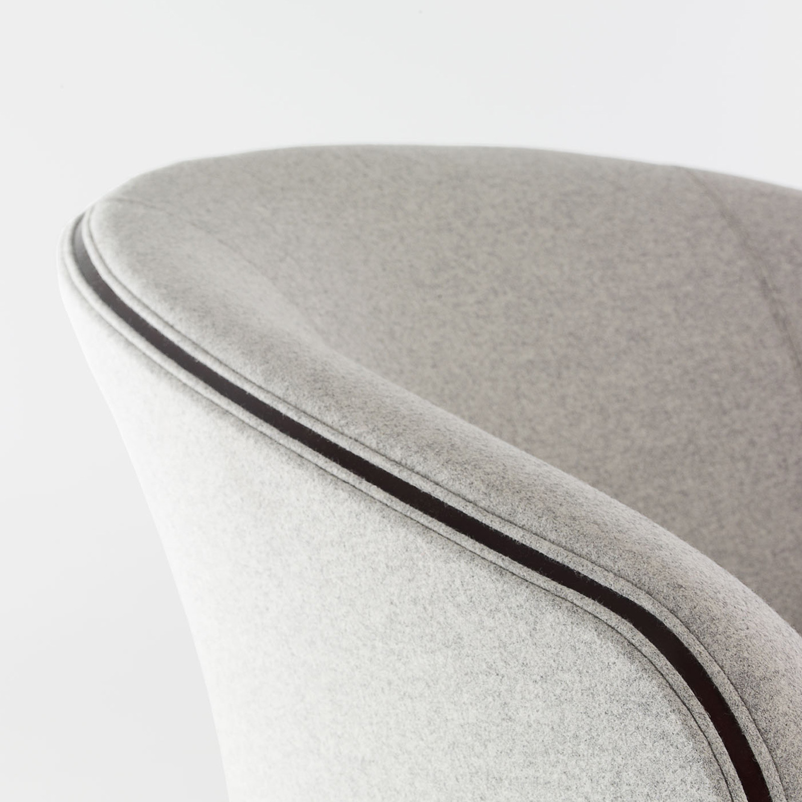 CATHERINE LOUNGE CHAIR