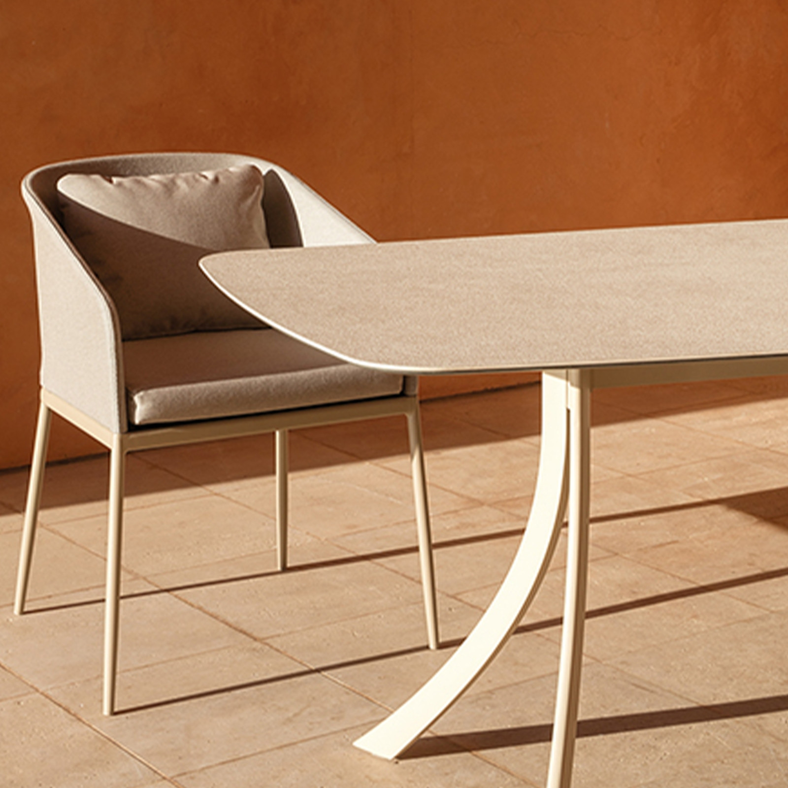 FALCATA DINING TABLE