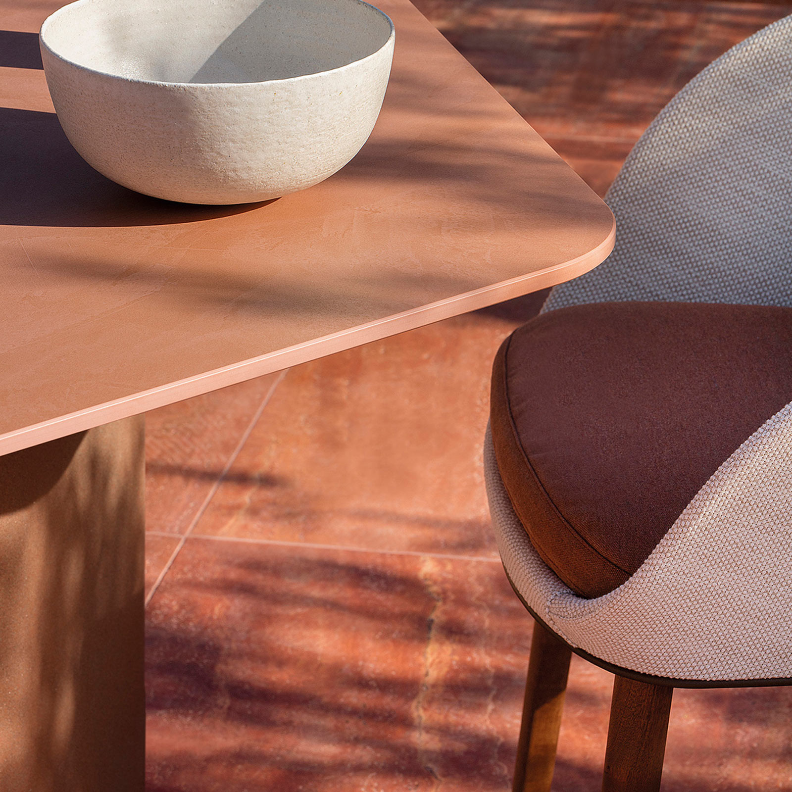TALO DINING TABLE