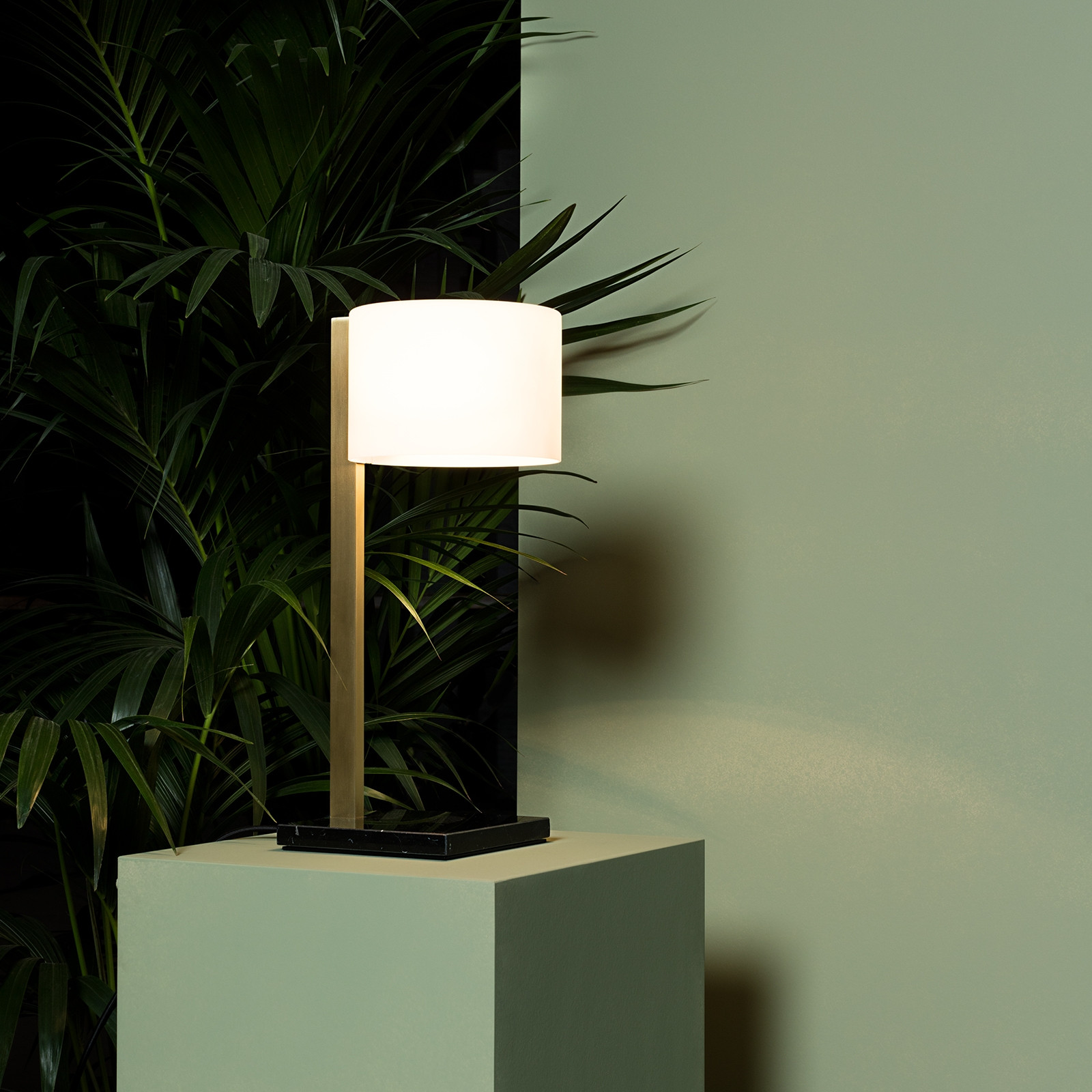 BETA TABLE LAMP
