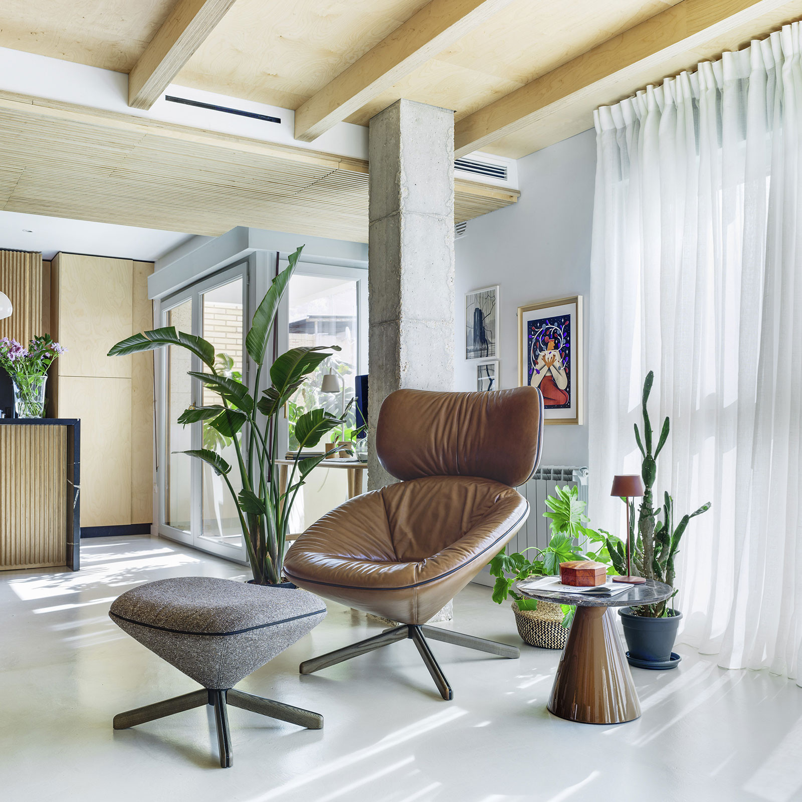 PION OCCASIONAL TABLE