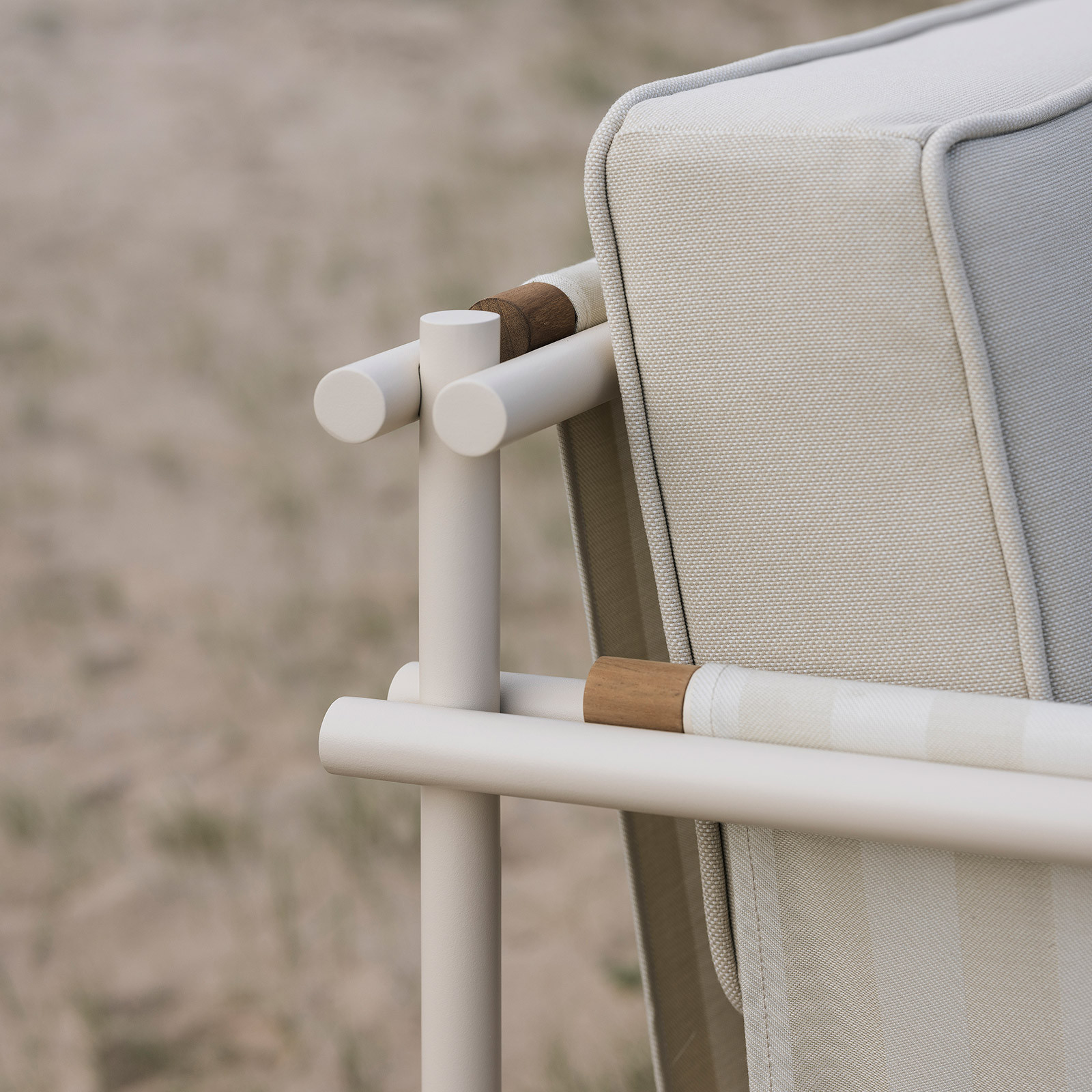 HAMPTON LOUNGE CHAIR