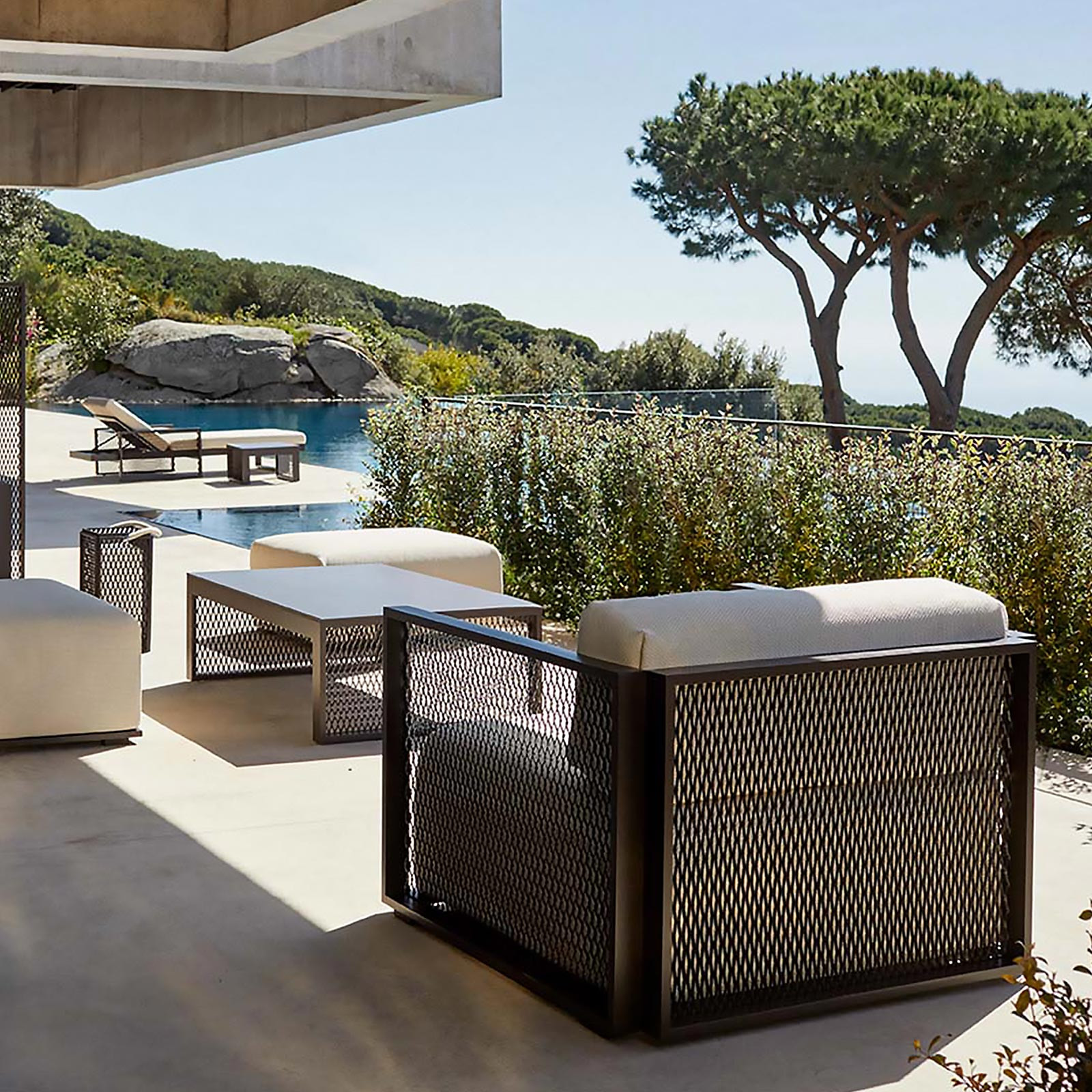 THE FACTORY LOUNGE CHAIR