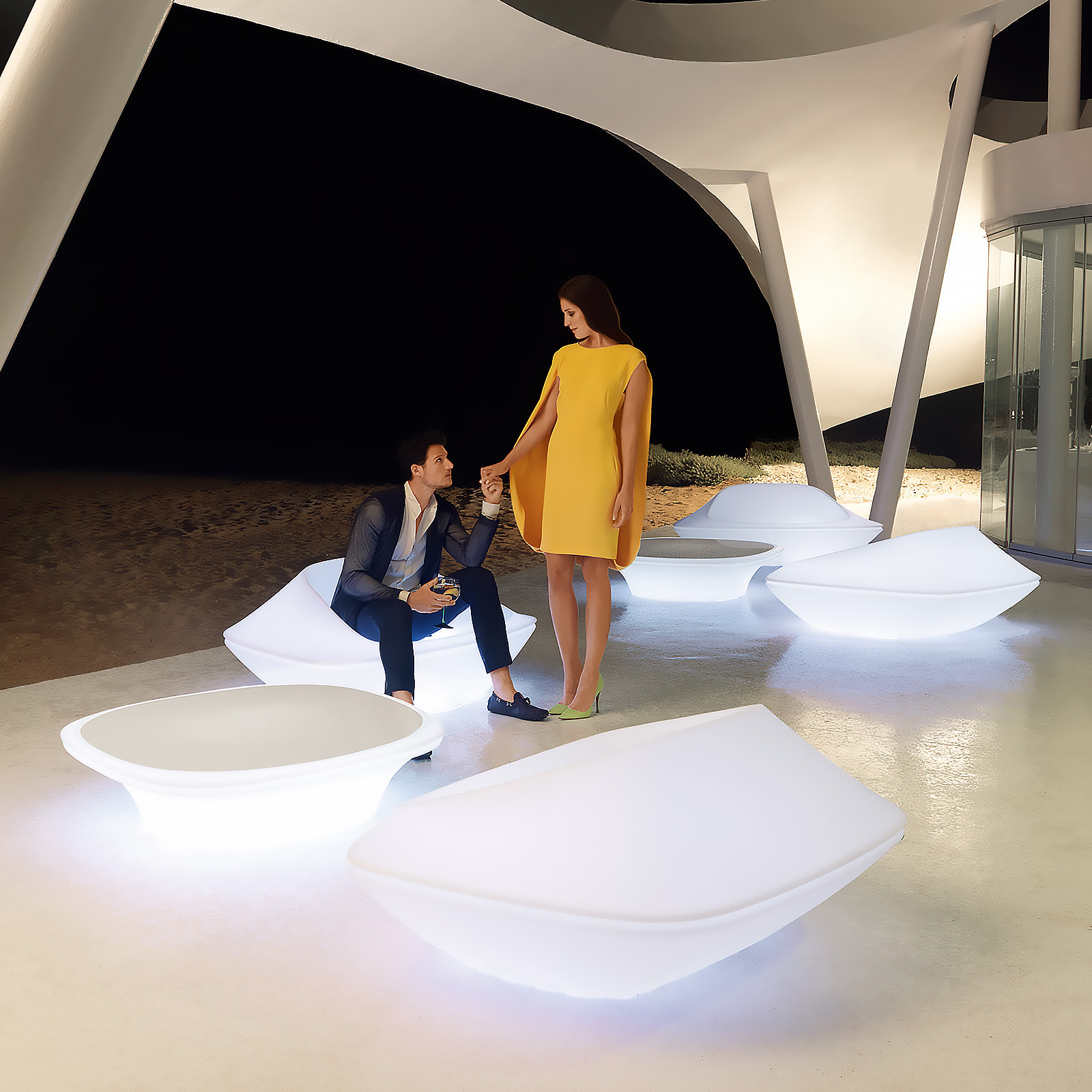 UFO LOUNGE CHAIR