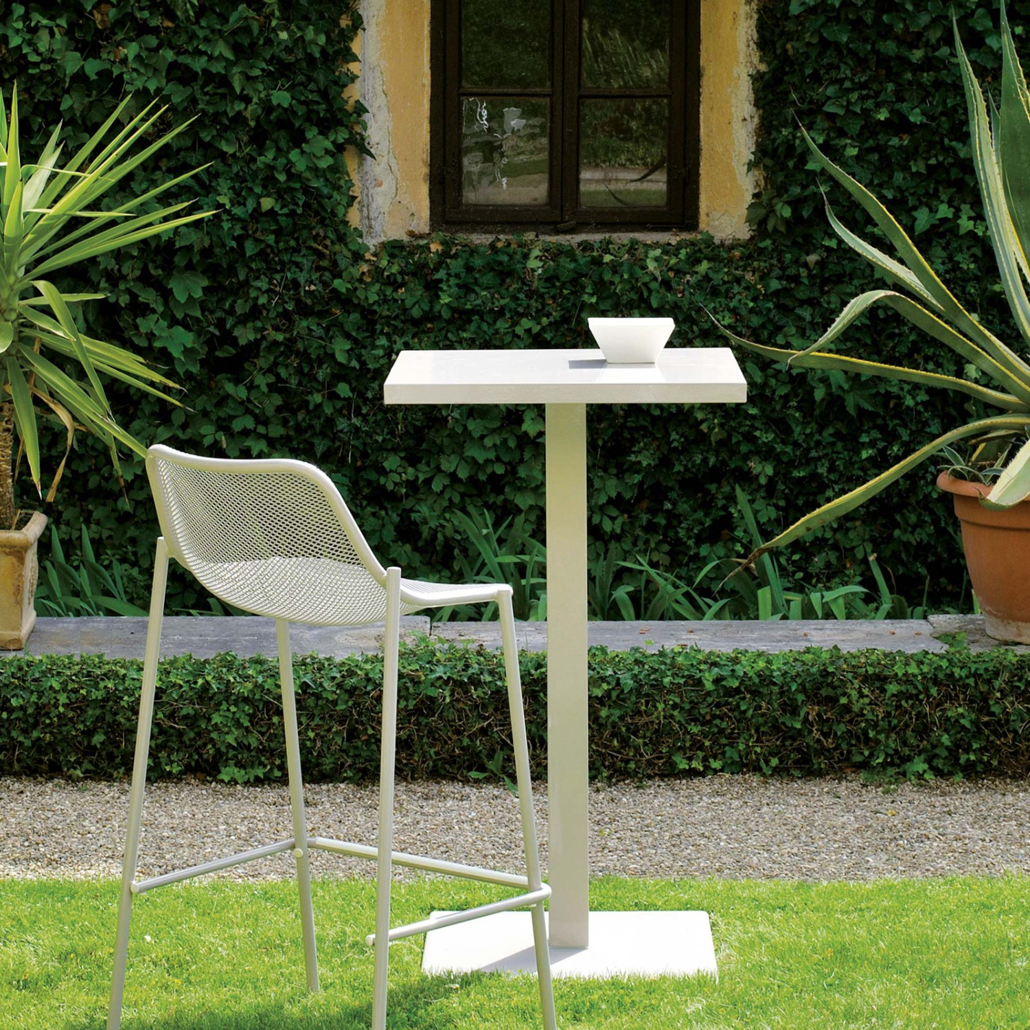 Zomu Table EMU ROUND BAR TABLE - KE-ZU FURNITURE AUSTRALIA