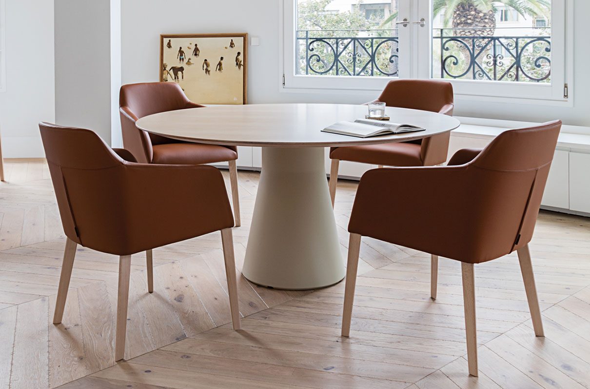 The Versatile Reverse Table from Andreu World